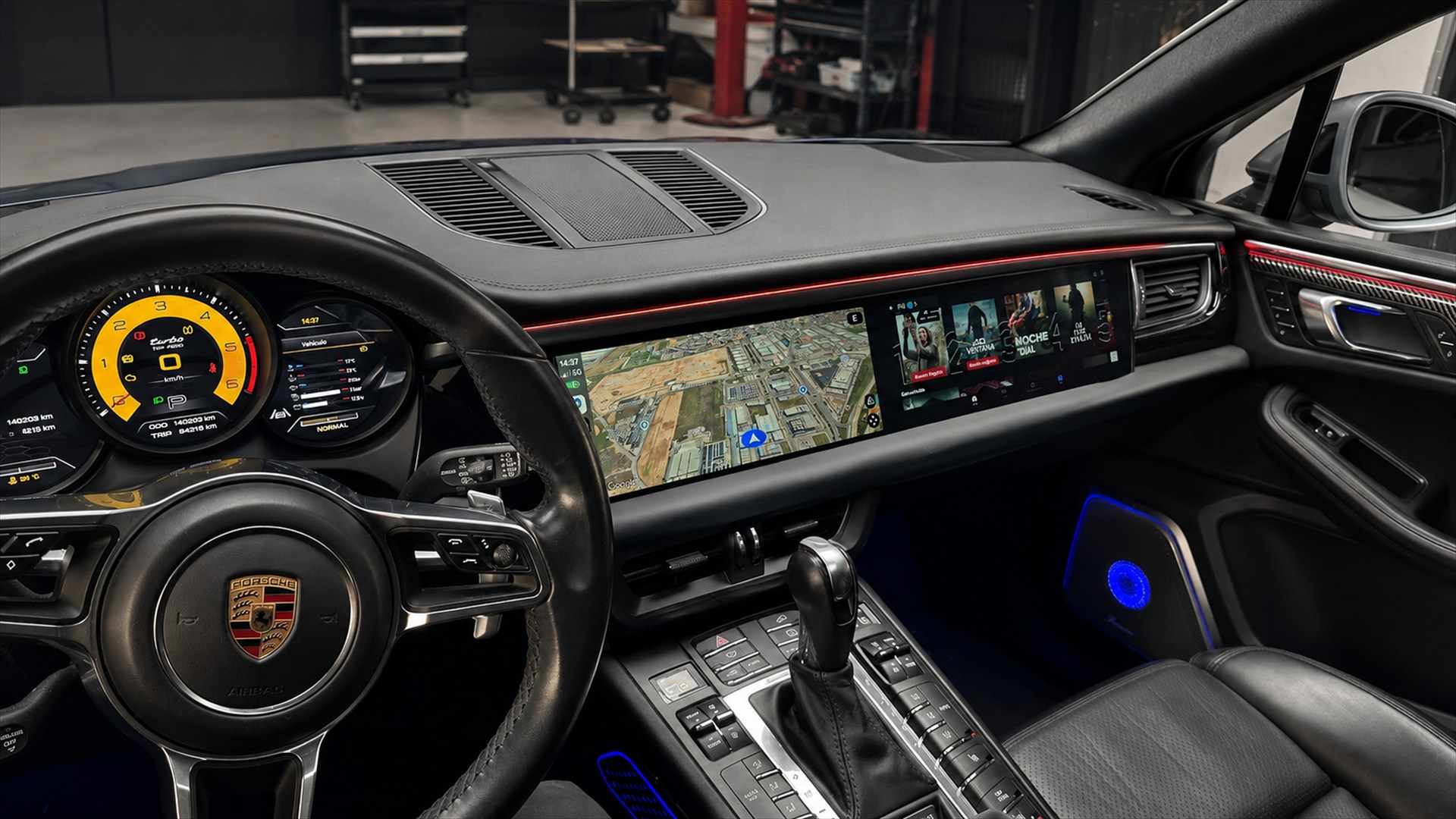 Interior de Porsche Macan actualizado con cuadro digital y pantalla panorámica