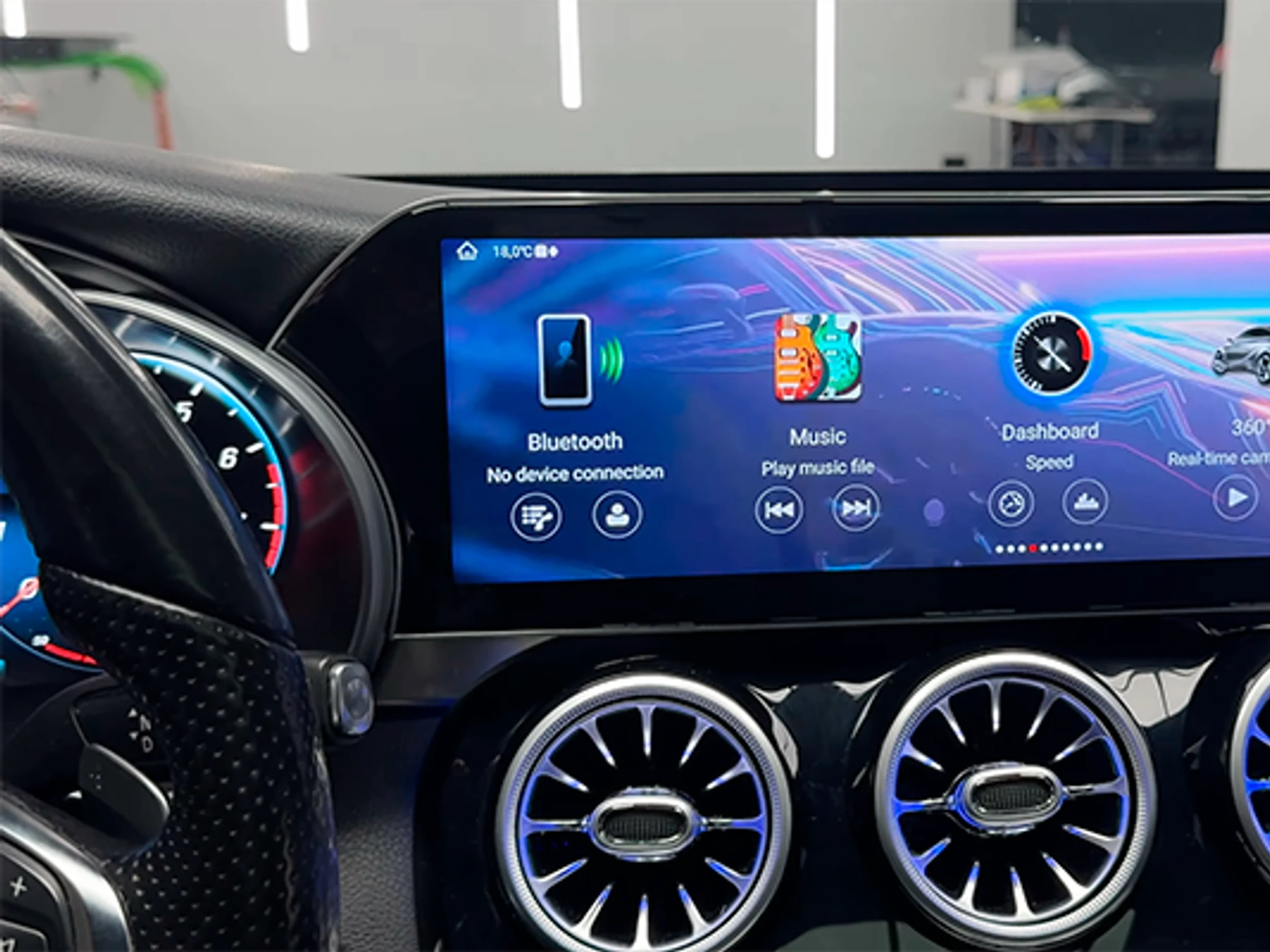 Pantalla integrada 14,9” Mercedes-Benz