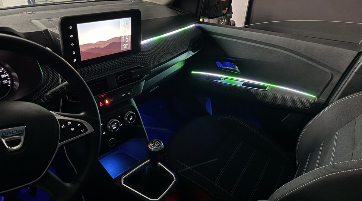 Iluminación ambiental Dacia Sandero - Imagen 8