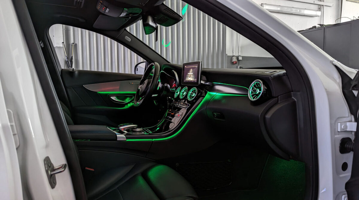Iluminación Ambiental Mercedes-Benz Clase C (W205) - Imagen 17