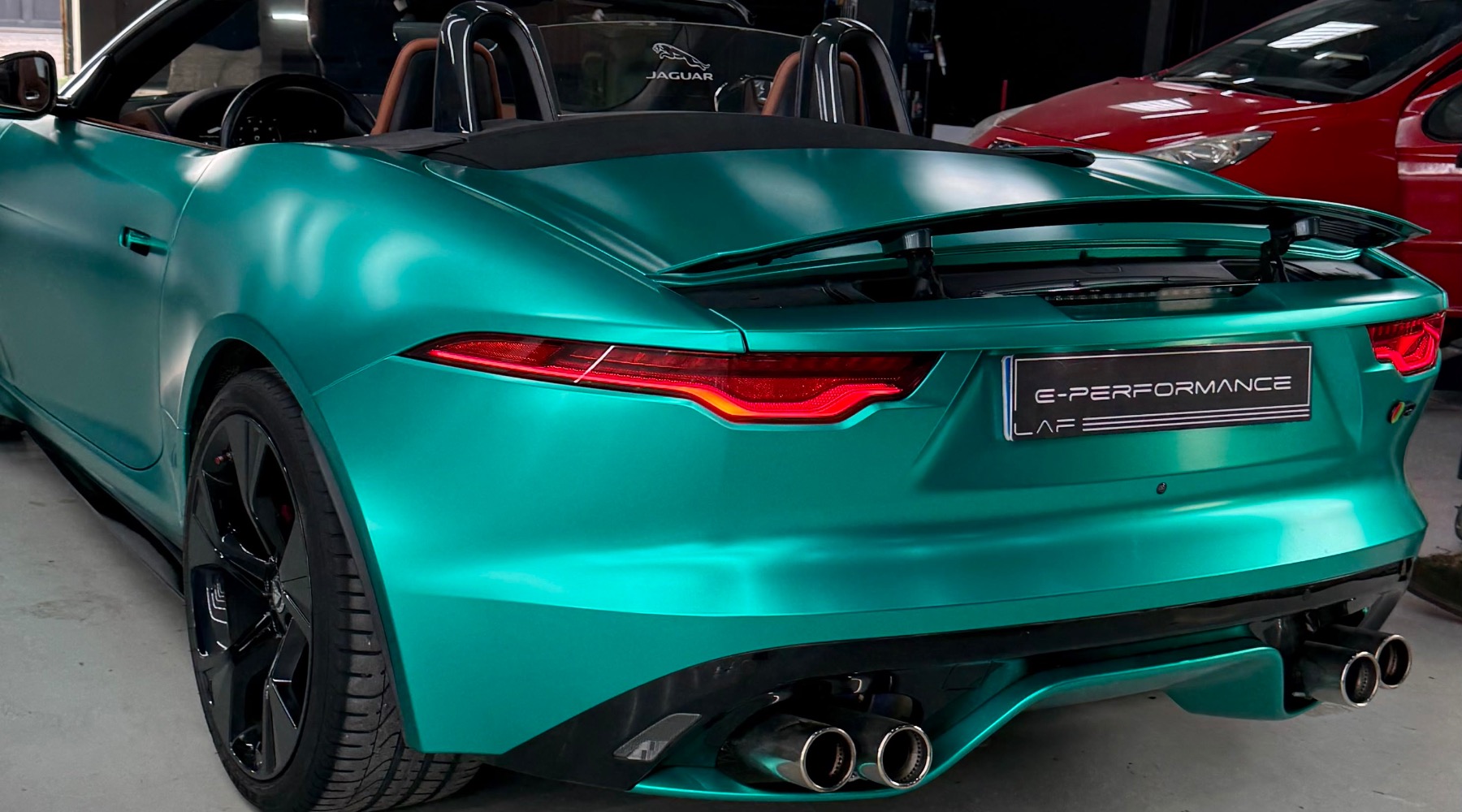 Jaguar F-Type vinilado en verde esmeralda metalizado por ePerformance